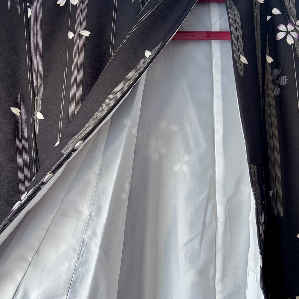 Full Length Japanese Kimono Set | Includes Foldable Display Hanger - Picture 7 of 15